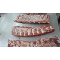 Ребро (лента) свиное замороженное от производителя «МЯСТОРГ» купить оптом в Москве по низкой цене